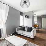Great Views - 600 Mbps Wifi - Floor - By Innorental شقة