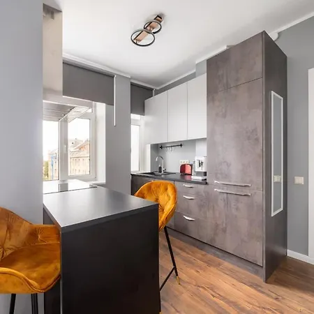 Great Views - 600 Mbps Wifi - Floor - By Innorental