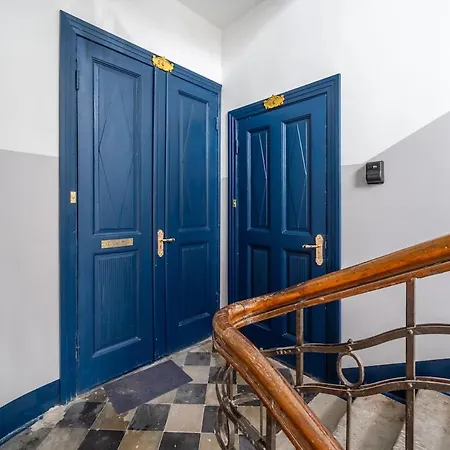 Great Views - 600 Mbps Wifi - Floor - By Innorental *