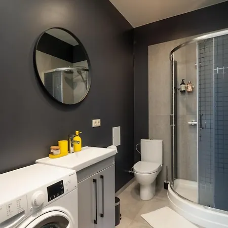Great Views - 600 Mbps Wifi - Floor - By Innorental *