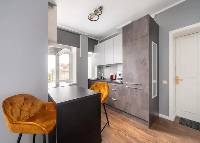 Great Views - 600 Mbps Wifi - Floor - By Innorental